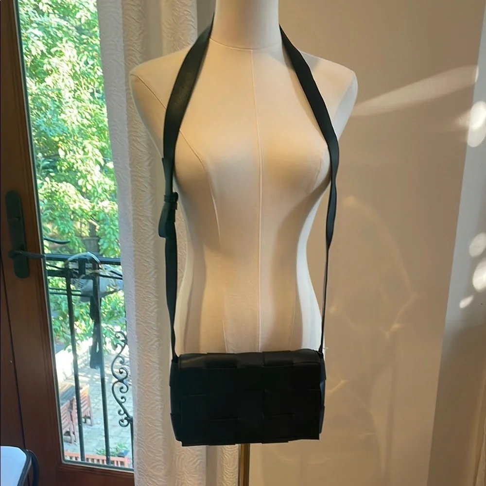 Black Woven Vegan Leather Crossbody Bag Purse - Picture 4 of 6